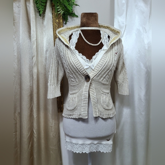 Hollister Sweaters - ♡ Y2K ♡ Hollister Cream Cableknit Hooded Cropped Babydoll Sweater